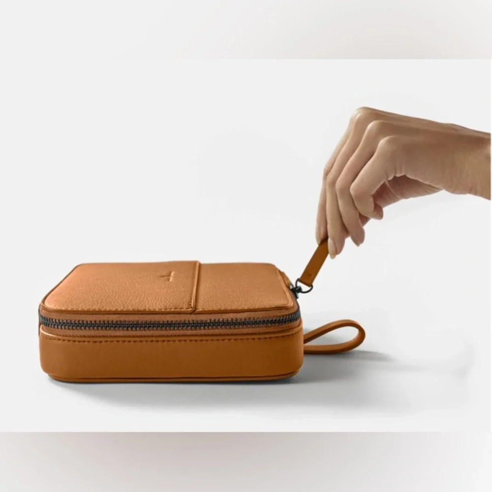 Von Holzhausen The Wath Band Portfolio | NWT